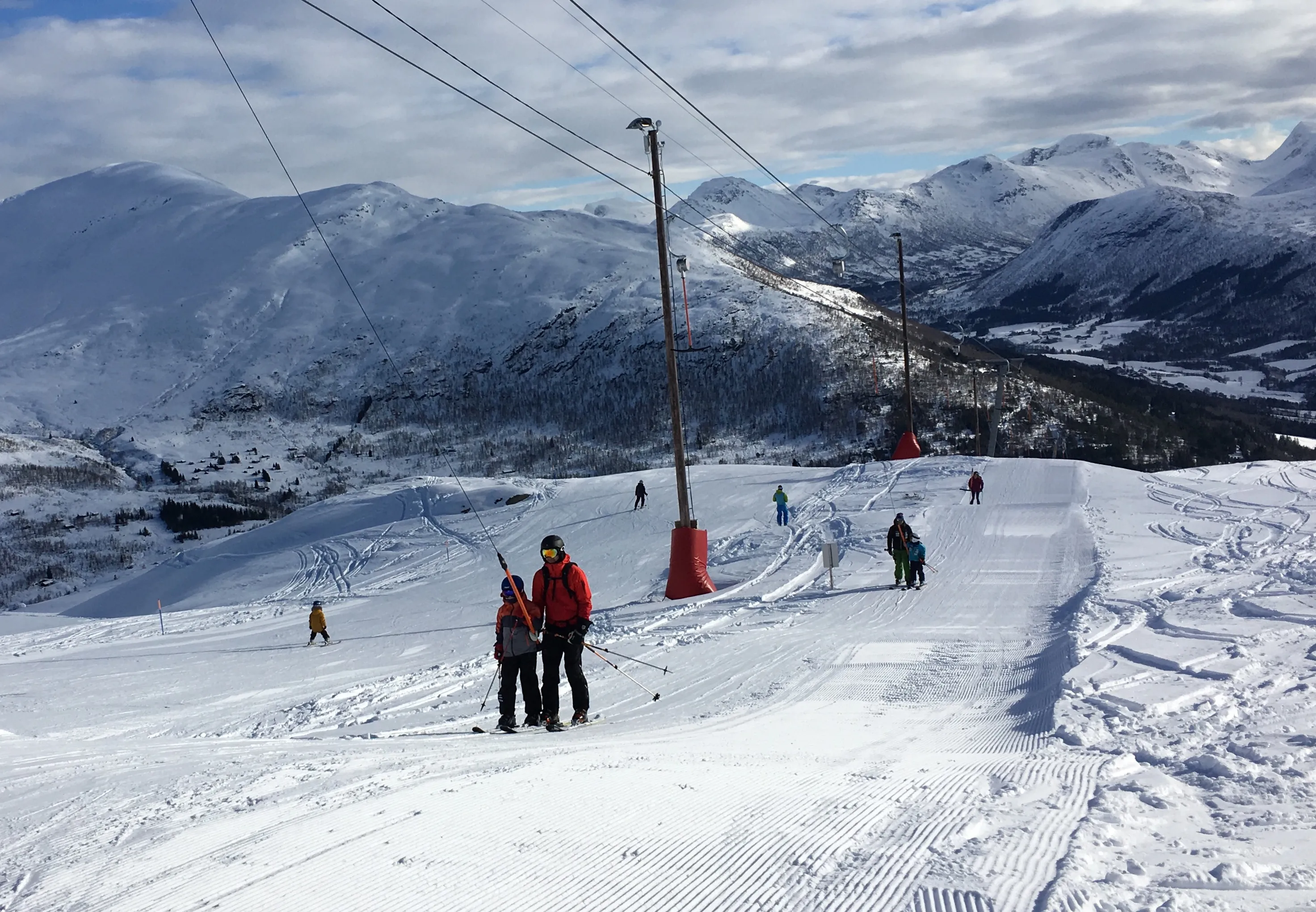 På veg opp Hornindalsheisen til toppen — 750 moh. med lang nedfart ned