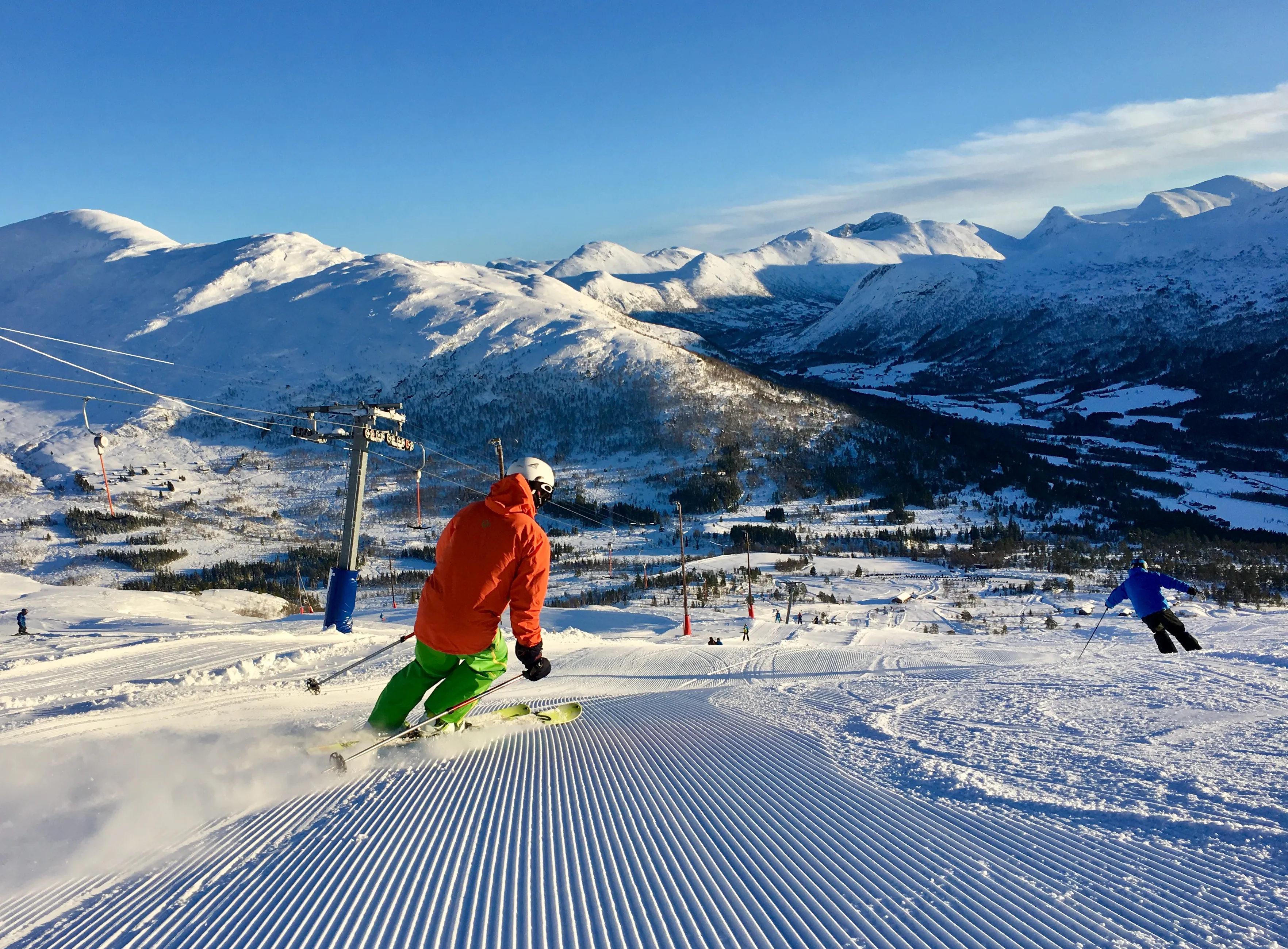 Preparert nedfart med utsikt over Hornindalsvatnet — familieskisenter i Nordfjord og Sunnmøre